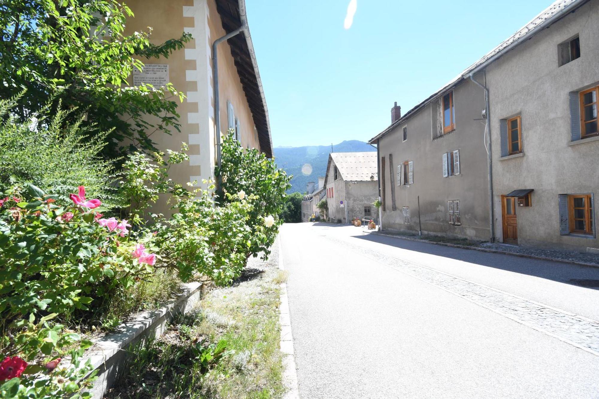 Appartement Studio Couple Cosy à Mont-Dauphin Extérieur photo